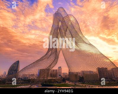 Tramonto nell'Urban City Park. Baku, Azerbaigian. 09.11.2024. Foto Stock