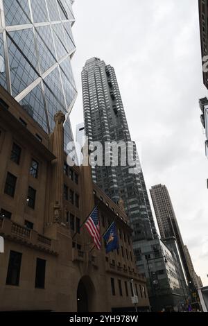 NEW YORK CITY /NEW YORK / USA 07.JUNE 2018  Skyscapers Building and pedestrain in New York NY usa . (Foto: Francis Joseph Dean/Dean Pictures Foto Stock