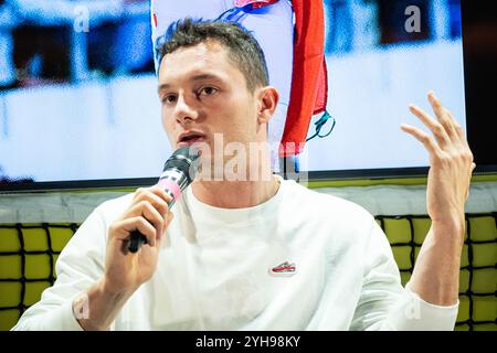 Torino, Italia. 10 novembre 2024. Filippo Tortu durante slcuni momenti dell'incontro con il velocista Filippo Tortu nell'ambito delle Nitto ATP Finals presso Casa Tennis in Piazza Castello a Torino, Italia - Cronaca - domenica 10 novembre 2024 (foto Giacomo Longo/LaPresse) Filippo Tortu durante alcuni momenti dell'incontro con il velocista Filippo Tortu durante le finali Nitto ATP presso Casa Tennis in Piazza Castello a Torino, Italia - News - domenica 10 novembre 2024 (foto Giacomo Tortu - LaPresse) Foto Stock