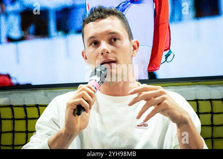 Torino, Italia. 10 novembre 2024. Filippo Tortu durante slcuni momenti dell'incontro con il velocista Filippo Tortu nell'ambito delle Nitto ATP Finals presso Casa Tennis in Piazza Castello a Torino, Italia - Cronaca - domenica 10 novembre 2024 (foto Giacomo Longo/LaPresse) Filippo Tortu durante alcuni momenti dell'incontro con il velocista Filippo Tortu durante le finali Nitto ATP presso Casa Tennis in Piazza Castello a Torino, Italia - News - domenica 10 novembre 2024 (foto Giacomo Tortu - LaPresse) Foto Stock