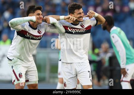Roma, Italia 10.11.2024: Riccardo Orsolini di Bologna segna il gol e festeggia con Santiago Castro di Bologna durante il campionato italiano di calcio Foto Stock