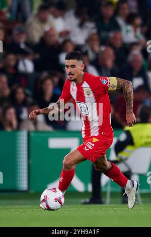 Elche, Spagna. 10 novembre 2024. ELCHE, SPAGNA - 08 NOVEMBRE: Chumi Centre-Back di UD Almeria corre con il pallone durante il LaLiga Hypermotion match tra Elche CF e UD Almeria all'Estadio Manuel Martinez Valero l'8 novembre 2024 a Elche, Spagna. (Foto di Francisco Macia/Photo Players Images/Magara Press) crediti: Magara Press SL/Alamy Live News Foto Stock