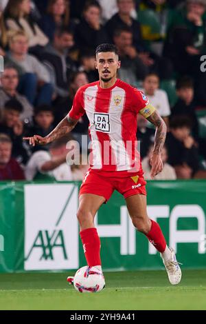 Elche, Spagna. 10 novembre 2024. ELCHE, SPAGNA - 08 NOVEMBRE: Chumi Centre-Back di UD Almeria corre con il pallone durante il LaLiga Hypermotion match tra Elche CF e UD Almeria all'Estadio Manuel Martinez Valero l'8 novembre 2024 a Elche, Spagna. (Foto di Francisco Macia/Photo Players Images/Magara Press) crediti: Magara Press SL/Alamy Live News Foto Stock