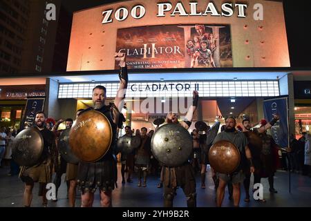 Fan Event GLADIATOR II im Kino Zoo Palast Event-Screening im Zoopalast Berlin, Die Gladiatoren besuchen Berlin zum fan Event GLADIATOR II AM 10.11.2024 Photopress Mueller Foto Stock
