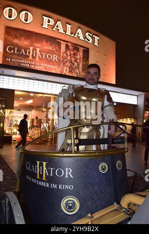 Fan Event GLADIATOR II im Kino Zoo Palast Event-Screening im Zoopalast Berlin, Die Gladiatoren besuchen Berlin zum fan Event GLADIATOR II AM 10.11.2024 Photopress Mueller Foto Stock