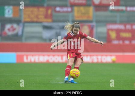 St Helens, Regno Unito. 10 novembre 2024. St Helens, Inghilterra, 10 novembre 2024 Marie Hobinger (14 Liverpool) prende un calcio di punizione e consegna nell'area di rigore. Liverpool vs Chelsea, St Helens Stadium, WSL (Sean Walsh/SPP) credito: SPP Sport Press Photo. /Alamy Live News Foto Stock