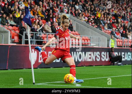 St Helens, Regno Unito. 10 novembre 2024. St Helens, Inghilterra, 10 novembre 2024 Marie Hobinger (14 Liverpool) attraversa un angolo nel box. Liverpool vs Chelsea, St Helens Stadium, WSL (Sean Walsh/SPP) credito: SPP Sport Press Photo. /Alamy Live News Foto Stock