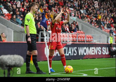 St Helens, Regno Unito. 10 novembre 2024. St Helens, Inghilterra, 10 novembre 2024 Marie Hobinger (14 Liverpool) segnala prima di effettuare una curva. Liverpool vs Chelsea, St Helens Stadium, WSL (Sean Walsh/SPP) credito: SPP Sport Press Photo. /Alamy Live News Foto Stock