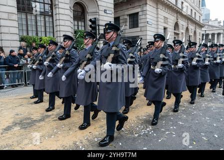 RAF Regiment, RAF Marching Detachment alla Lord Mayor's Show Parade 2024 nella City of London, Regno Unito. Evento storico e tradizionale. Foto Stock