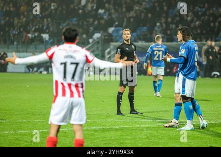 Lyngby, Danimarca. 10 novembre 2024. Arbitro Mikkel Redder visto durante il 3F Superliga match danese tra Lyngby BK e Aalborg BK al Lyngby Stadion di Lyngby. Credito: Gonzales Photo/Alamy Live News Foto Stock