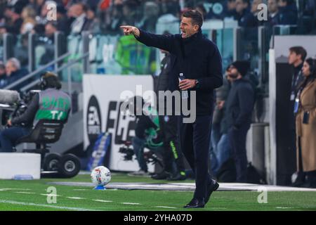 Torino, Italia. 9 novembre 2024. Thiago Motta capo allenatore della Juventus FC gesti durante la partita di calcio di serie A 2024/25 tra Juventus FC e Torino FC all'Allianz Stadium. FINAL SCOREJuventus 2 | 0 Torino (foto di Fabrizio Carabelli/SOPA Images/Sipa USA) crediti: SIPA USA/Alamy Live News Foto Stock