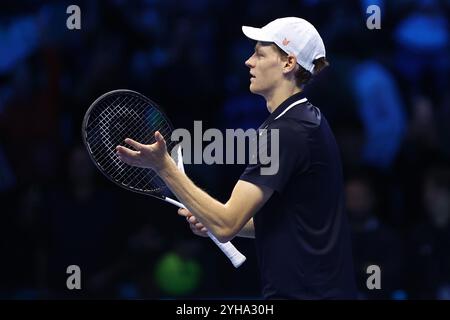 Torino, Italia. 10 novembre 2024. Jannik Sinner d'Italia celebra al termine del Round Robin Singles match tra Jannik Sinner d'Italia e Alex De Minaur dell'Australia nel primo giorno delle finali del Nitto ATP World Tour. Crediti: Marco Canoniero/Alamy Live News Foto Stock