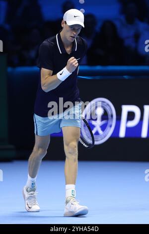 Torino, Italia. 10 novembre 2024. Jannik Sinner d'Italia celebra durante il Round Robin Singles match tra Jannik Sinner d'Italia e Alex De Minaur dell'Australia nel primo giorno delle finali del Nitto ATP World Tour. Crediti: Marco Canoniero/Alamy Live News Foto Stock