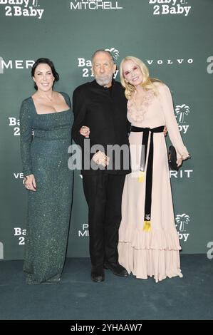 West Hollywood, California, Stati Uniti. Circa il 9 novembre 2024. Alexis DeJoria, John Paul DeJoria, Eloise DeJoria agli arrivi per il Baby2Baby Gala 2024 - parte 2, Pacific Design Center, West Hollywood, CA, 9 novembre, 2024. crediti: Elizabeth Goodenough/Everett Collection/Alamy Live News Foto Stock