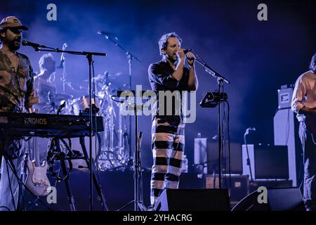 9 novembre 2024, Piacenza, Italia: La band fiamminga DEUS si esibisce al Teatro Municipale di Piacenza, nell'ambito del Barezzi Festival. (Credit Image: © Carlo Vergani/Pacific Press via ZUMA Press Wire) SOLO PER USO EDITORIALE! Non per USO commerciale! Foto Stock