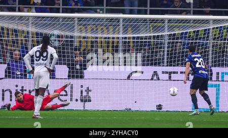 Milano, Lombardia, ITALIA. 11 novembre 2024. Durante la partita di calcio del 10/11/2024, valida per il campionato italiano di serie A - 2024/25 a Milano allo Stadio San Siro tra FC International Milan e SSC Napoli. Nella foto: Alex Meret di SSC Napoli (Credit Image: © Fabio Sasso/ZUMA Press Wire) SOLO USO EDITORIALE! Non per USO commerciale! Foto Stock