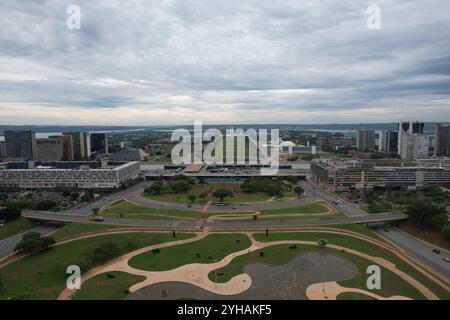 BRASILIA, BRASILE - 9 novembre 2024: Veduta aerea dell'asse Monumentale di Brasilia, Brasile. Foto di alta qualità Foto Stock