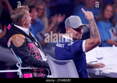 Musiker und Juror Dieter Bohlen neben Sänger Pietro Lombardi als Juror im diesjährigen finale der Castingshow Deutschland sucht den Superstar . Die RTL-Castingshow Deutschland sucht den Superstar DSDS findet in diesem Jahr zum 21. Mal statt. Köln, 09.11.2024 NRW Deutschland Copyright: XChristophxHardtx Foto Stock