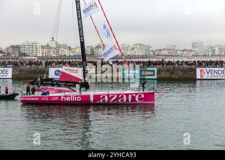 Tanguy le Turquais (Lazare) nel canale per l'inizio del Vendee Globe 2024 il 10 novembre 2024. A Les Sables d'Olonne, Francia. Foto Stock