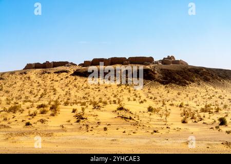 Vista di Ayaz-Kala, le rovine di uno dei castelli più grandi dell'antica Khorezm. Uzbekistan. Ayaz Kala si trova sul lato occidentale del Sultano-Uiz- Foto Stock