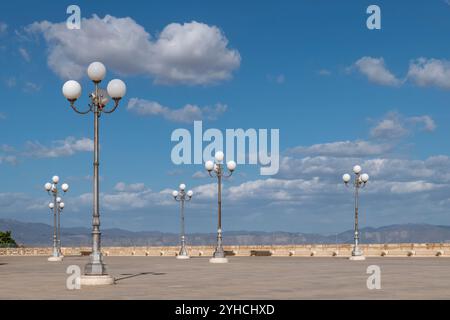 La Piazzetta David Herbert Lawrence al Bastione di Saint Remy, Cagliari, Italia, in un momento di tranquillità Foto Stock