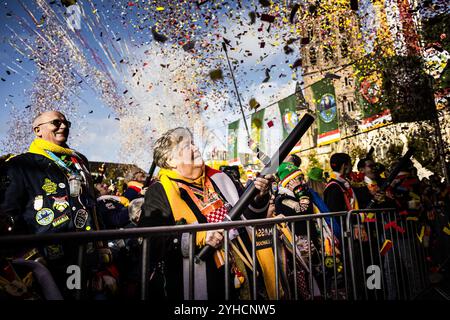 DEN BOSCH - il calcio d'inizio del carnevale nel centro di Oeteldonk, il nome che la città di Den Bosch porta durante il popolare festival. ANP ROB ENGELAAR netherlands Out - belgio Out Foto Stock