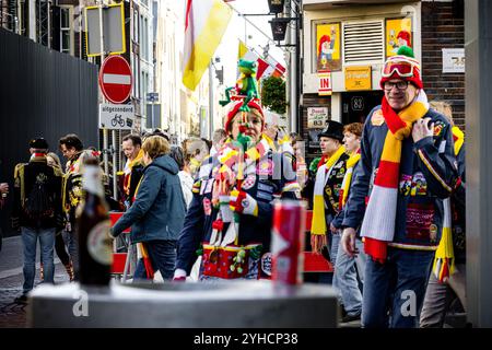 DEN BOSCH - festeggiamenti di carnevale nel centro di Oeteldonk, il nome della città di Den Bosch porta durante il carnevale. ANP ROB ENGELAAR netherlands Out - belgio Out Foto Stock