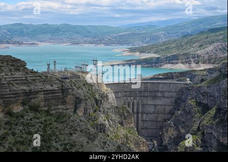 Diga di Chirkey centrale idroelettrica nel Daghestan, Caucaso settentrionale della Russia Foto Stock