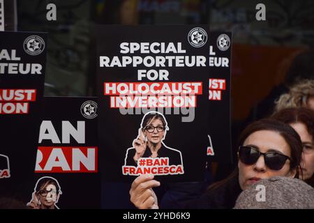 Londra, Regno Unito. 11 novembre 2024. I sostenitori di Israele organizzano una protesta alla London School of Economics, LSE, mentre Francesca Albanese, relatrice speciale delle Nazioni Unite sui territori palestinesi occupati, tiene una conferenza. Crediti: Vuk Valcic/Alamy Live News Foto Stock