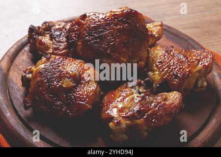 Cosce di pollo fritte, con spezie, fatte in casa, niente persone Foto Stock