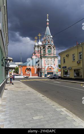 Mosca, Russia, 9 giugno 2018: Chiesa di San Gregorio Neokesariysky a Derbitsy. Yakimanka, Mosca, Russia, Europa Foto Stock