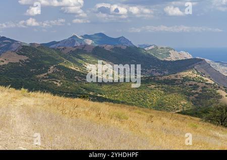 Montagne di Crimea. Vista dalla cima della montagna ai-George (o San Giorgio). Crimea Foto Stock