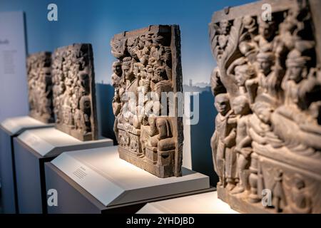 WASHINGTON DC, Stati Uniti: Una serie di quattro pannelli in rilievo scisto dell'antica Gandhara raffigurano i principali eventi della vita di Buddha. Creato durante Foto Stock