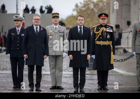 Francia. 11 novembre 2024. Il presidente francese Emmanuel Macron e il primo ministro britannico Keir Starmer durante le commemorazioni in occasione del 106° anniversario dell'armistizio dell'11 novembre 1918, che pose fine alla prima guerra mondiale, a Parigi, l'11 novembre 2024. Foto di Eliot Blondet/ABACAPRESS. COM credito: Abaca Press/Alamy Live News Foto Stock