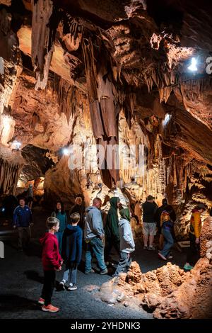 QUICKSBURG, Virginia - Shenandoah Caverns, scoperte nel 1884 durante le operazioni di estrazione ferroviaria nella proprietà di Abraham Neff, presenta un'estesa calce Foto Stock