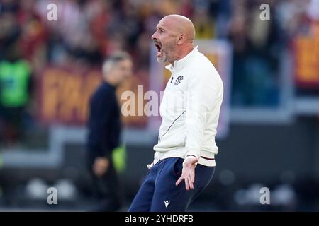 Roma, Italia. 10 novembre 2024. Vincenzo Italiano allenatore del Bologna FC urla durante la partita di serie A Enilive tra AS Roma e Bologna FC allo Stadio Olimpico il 10 novembre 2024 a Roma. Crediti: Giuseppe Maffia/Alamy Live News Foto Stock