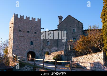 Il Castello storico di Štanjel: Conservazione del patrimonio carsico Foto Stock