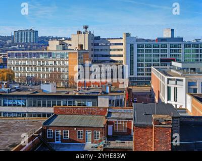 Regno Unito, South Yorkshire, Sheffield Centre, Vista attraverso la Moor verso l'Hallamshire Hospital. Foto Stock