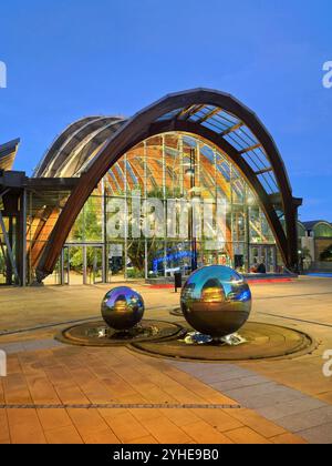 Regno Unito, South Yorkshire, Sheffield, Millennium Square, Winter Gardens. Foto Stock