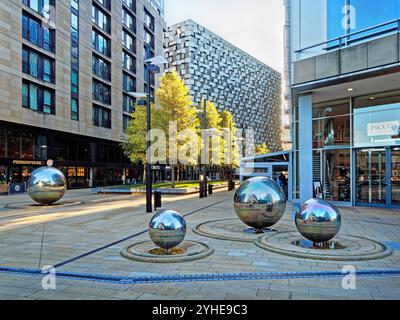 Regno Unito, South Yorkshire, Sheffield, St Paul's Place da Millennium Square. Foto Stock