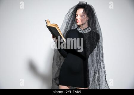 Splendido abito da sposa nero Foto Stock