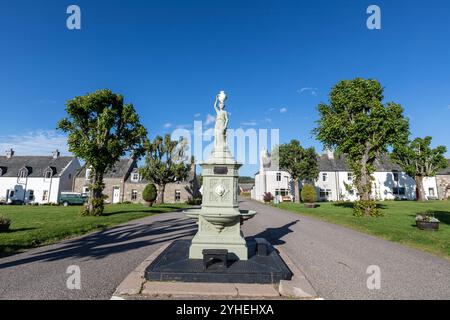 The Square, Tomintoul, un villaggio nell'area del consiglio di Moray in Scozia, nella storica contea del Banffshire. Foto Stock