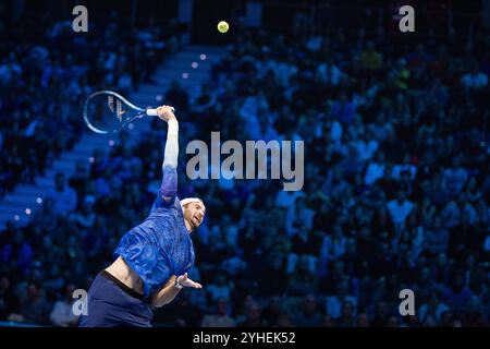 Torino, Italia. 11 novembre 2024. L'italiano Andrea Vavassori in azione durante la partita con l'italiano Simone Bolelli contro Rohan Bopanna, dell'India e Matthew Ebden dell'Australia, all'Inalpi Arena di Torino, Italia - Sport - lunedì 11 novembre 2024. (Foto di Marco Alpozzi/Lapresse) credito: LaPresse/Alamy Live News Foto Stock