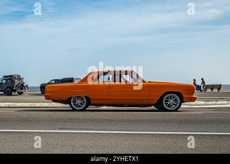 Gulfport, MS - 4 ottobre 2023: Vista laterale grandangolare di una Chevrolet Chevelle Malibu Hardtop del 1964 in una mostra automobilistica locale. Foto Stock