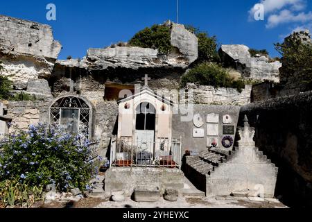 Il vecchio cimitero di Les Baux-de-Provence nel dipartimento di Bouches-du-Rhône nella regione Provence-Alpes-Côte d'Azur nel sud della Francia. Foto Stock