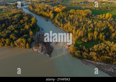 Vista aerea della foce del fiume Gallego nel fiume Ebro, Saragozza, Spagna Foto Stock