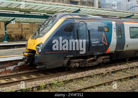 221103 al binario 4 della stazione ferroviaria di Carlisle. Lunedì 12 settembre 2022. Foto Stock