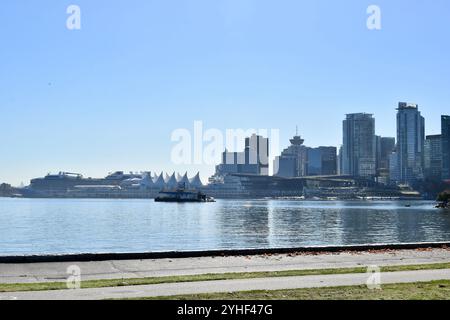 Viste intorno all'iconico Stanley Park di Vancouver, con icone come lo skyline di Vancouver, i totem Pole, i tour con cavalli, i fari e molto altro ancora Foto Stock