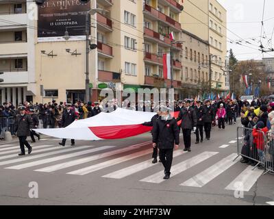 Gdynia, Polonia - 11 novembre 2024. 106° anniversario della riconquista dell'indipendenza. La Parata dell'indipendenza attraversò le strade di Gdynia. Residen Foto Stock