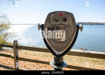 Binocolo a gettoni al Quiet Waters Park. Quiet Waters Park è un parco situato nella parte orientale della contea di Anne Arundel, Maryland, Stati Uniti. Contiene 340 AC Foto Stock